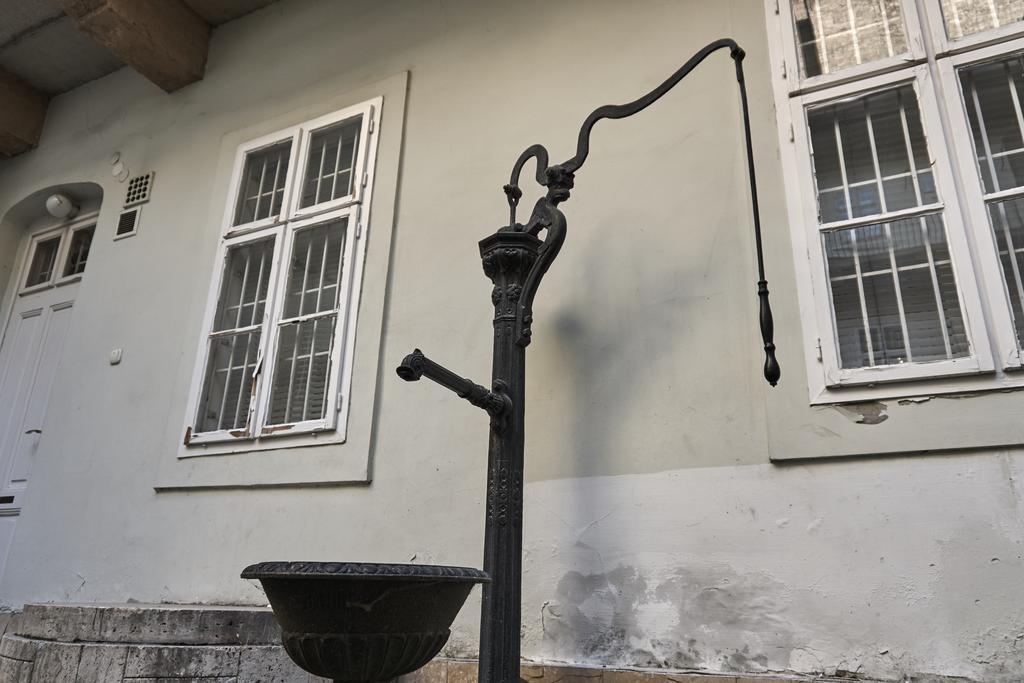 Karolyi Garden | Hostaid Apartment Budapest Exterior photo